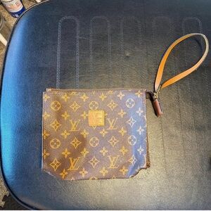 ✨ Louis Vuitton Monogram Wristlet Pouch – Authentic ✨
